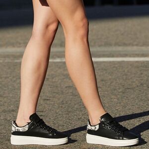 NWT women's Seven7 Miki low‎ top platform sneakers size 7